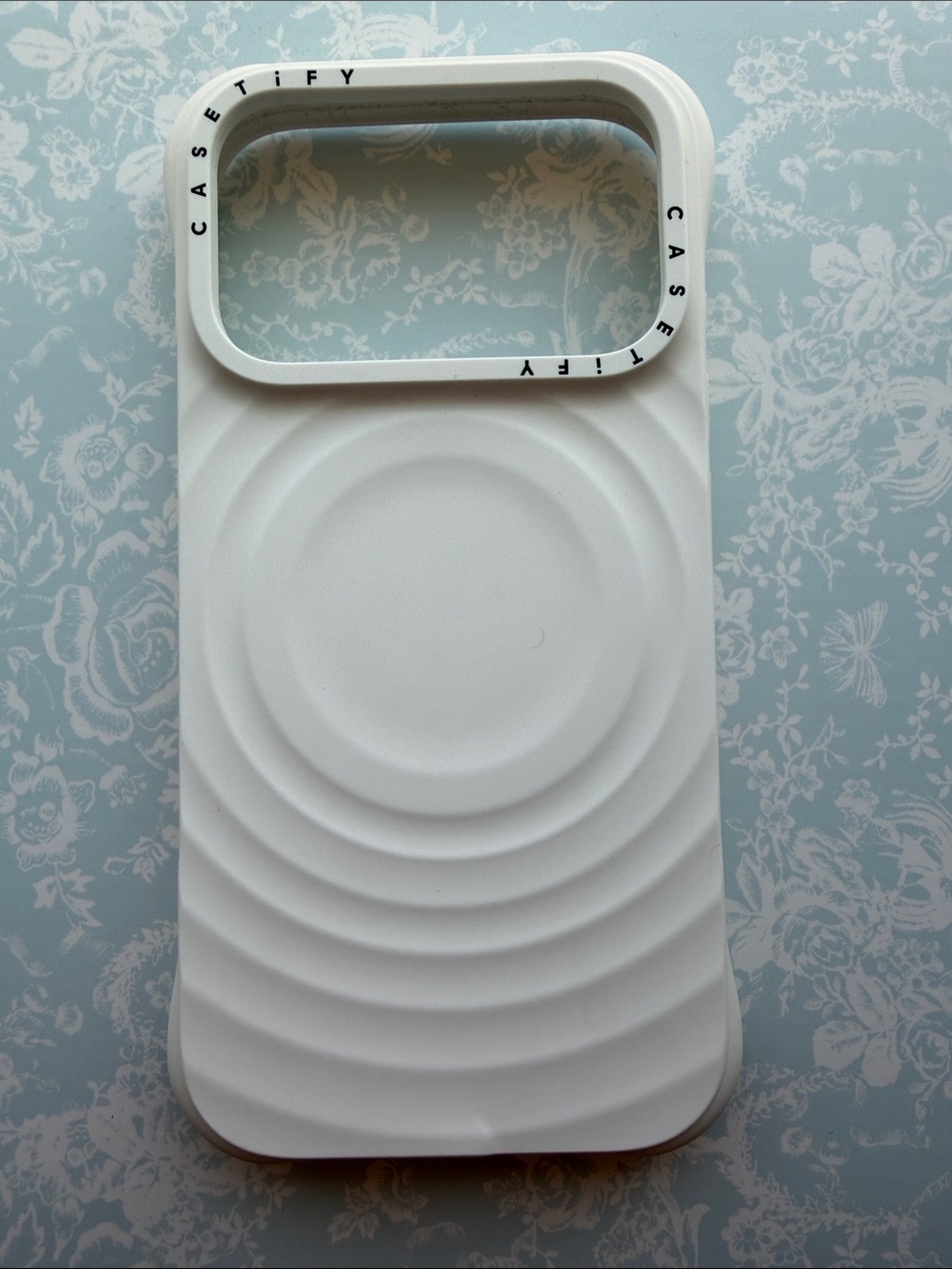 17 Pro Casetify White Ripple MagSafe Phone Case